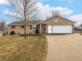 602 Willow Rdg S, Peosta, IA 52068