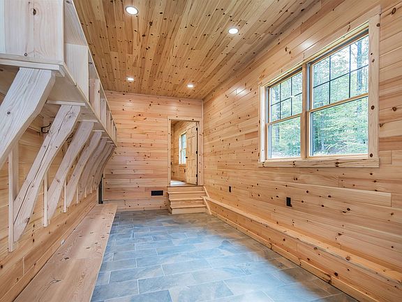 4th image of 46 Deer Run