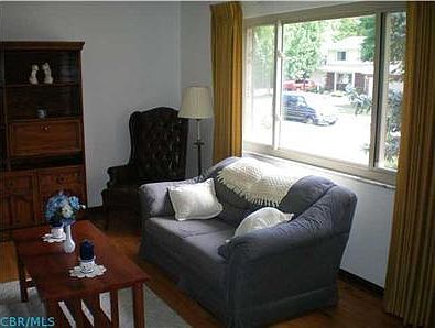 4th image of 5161 Maplewood Ct W
