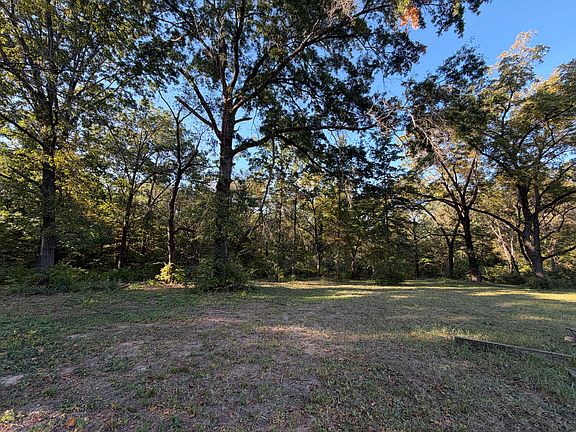 3rd image of 2411 N Earthland Rd