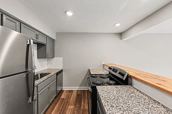 703 Meadowbrook #203