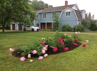 548 Old Coach Rd, Lyndonville, VT 05851