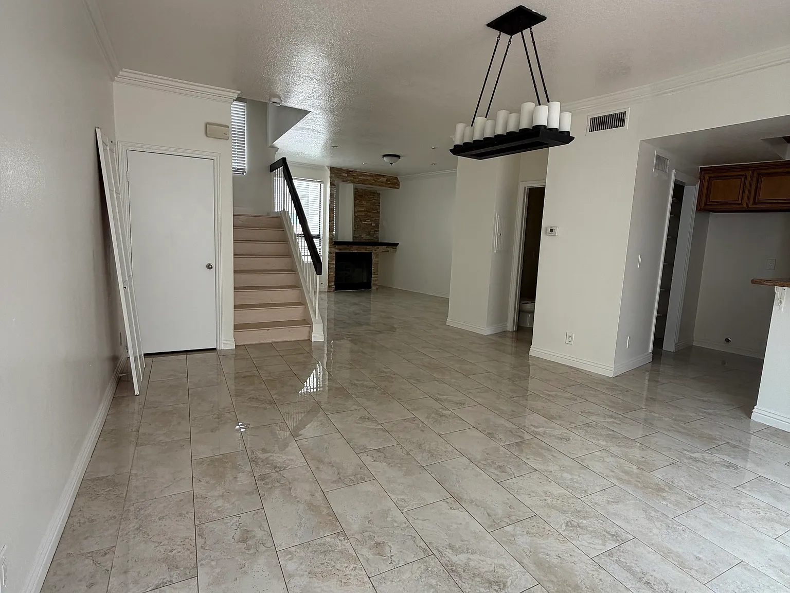 2 bed, 2.5 bath, 1250 sqft, $3,500 — Photo 3
