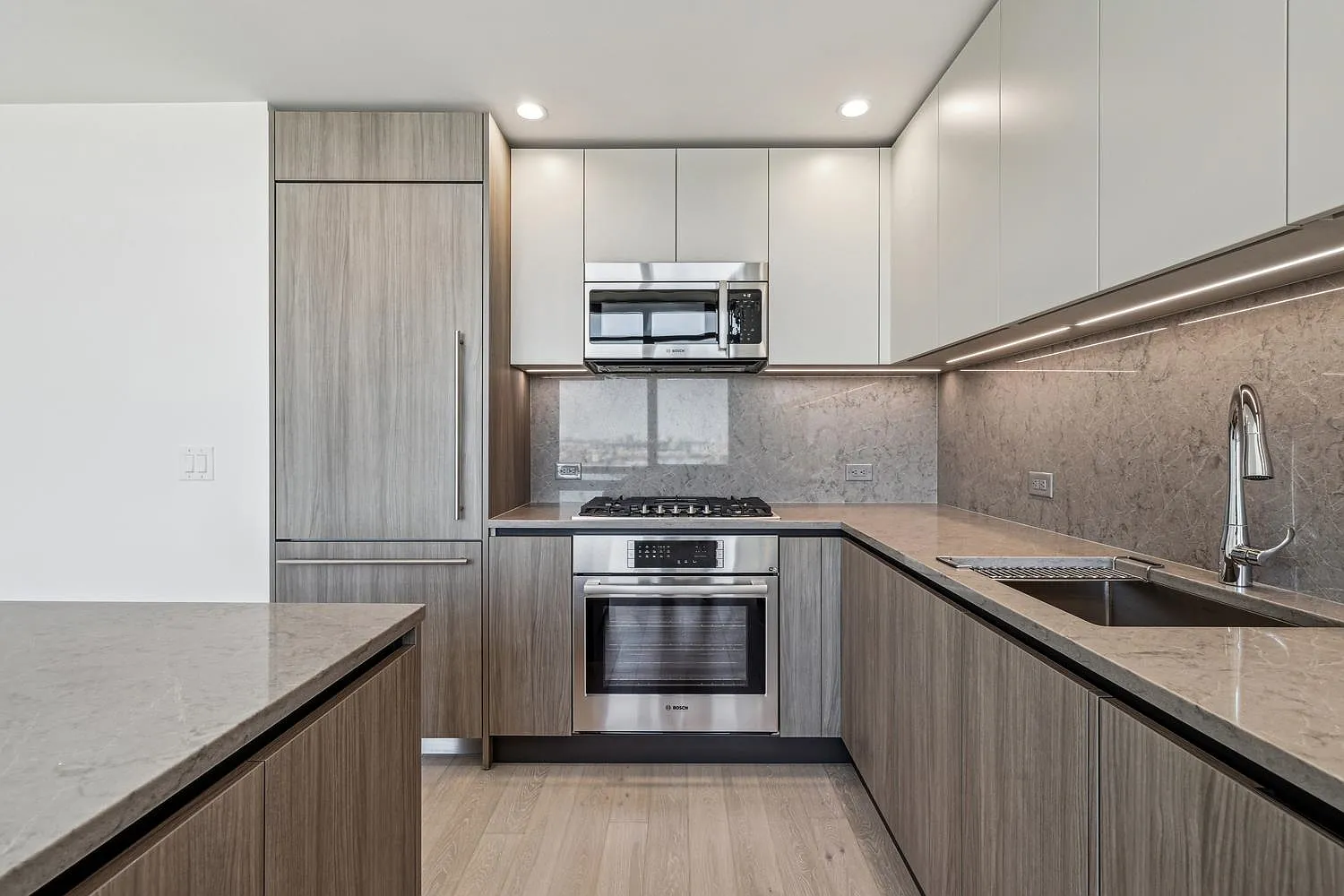 155 Bay St #1402 photo 1