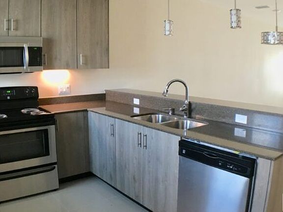 2nd image of 418 S Newport Ave #2