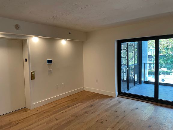 5th image of 585 Union Ave #2A