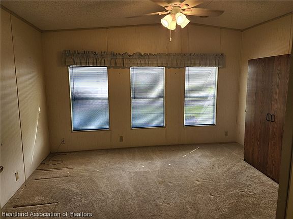 4th image of 32 Venetian Pkwy