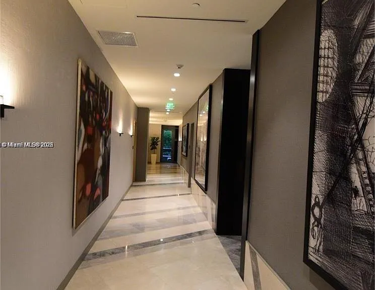 55 SW 9th St #4 — Photo 9