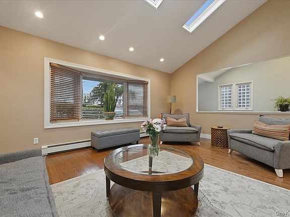 5th image of 1261 Meadowbrook Road