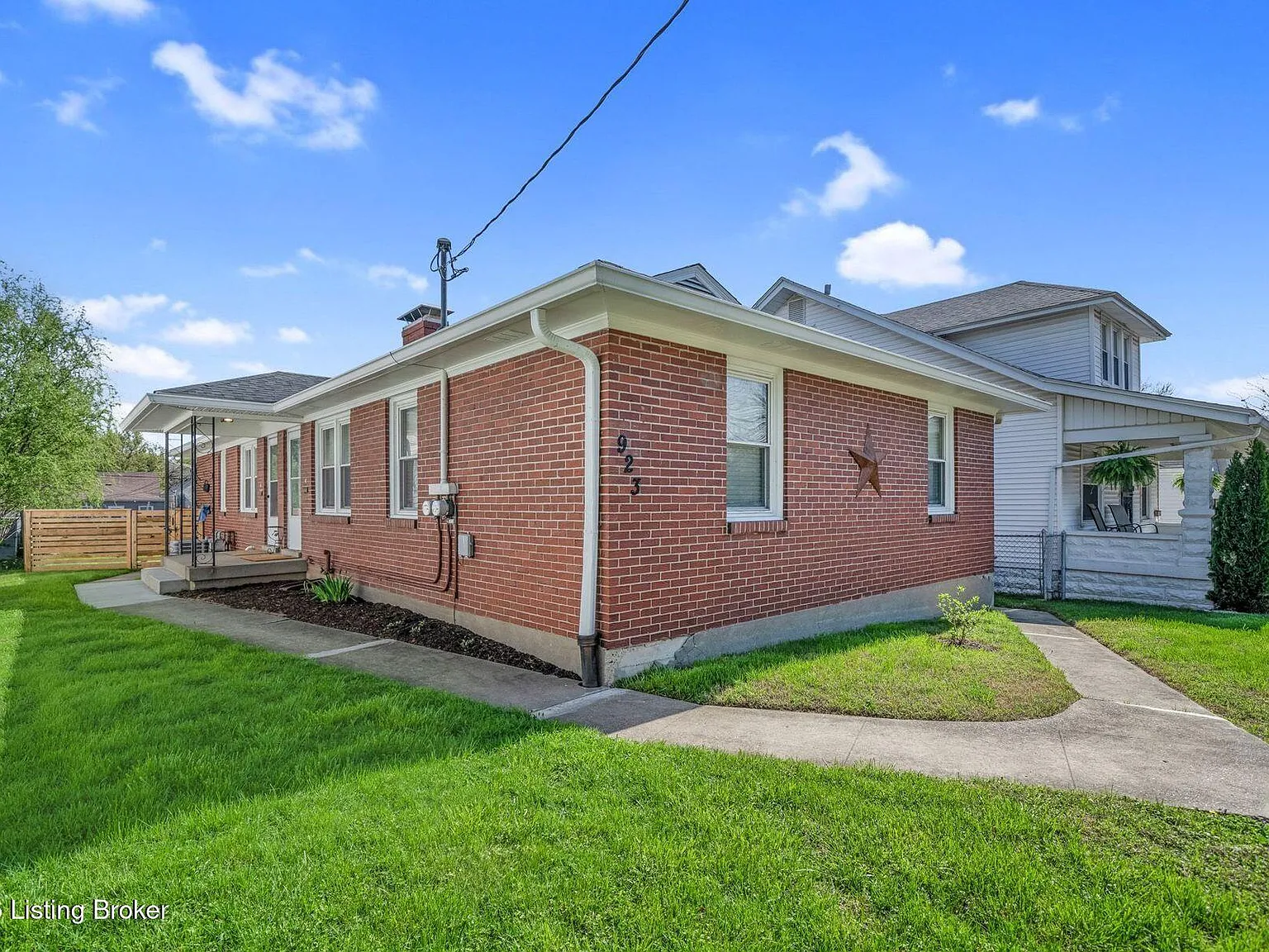 2 bed, 1.0 bath, 750 sqft, $1,350 — Photo 2