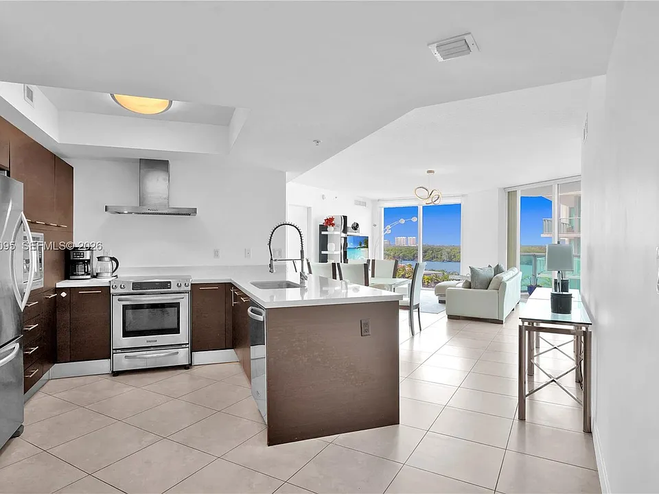 250 Sunny Isles Blvd #3904
