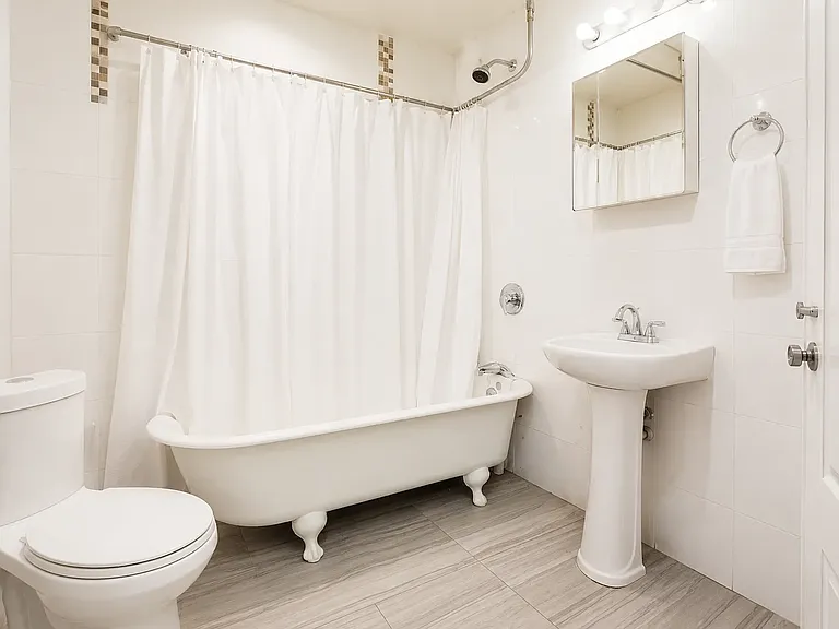 1316 Halsey St #1R — Photo 6