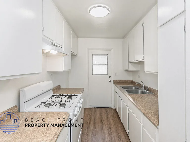 1375 Temple Ave — Photo 12