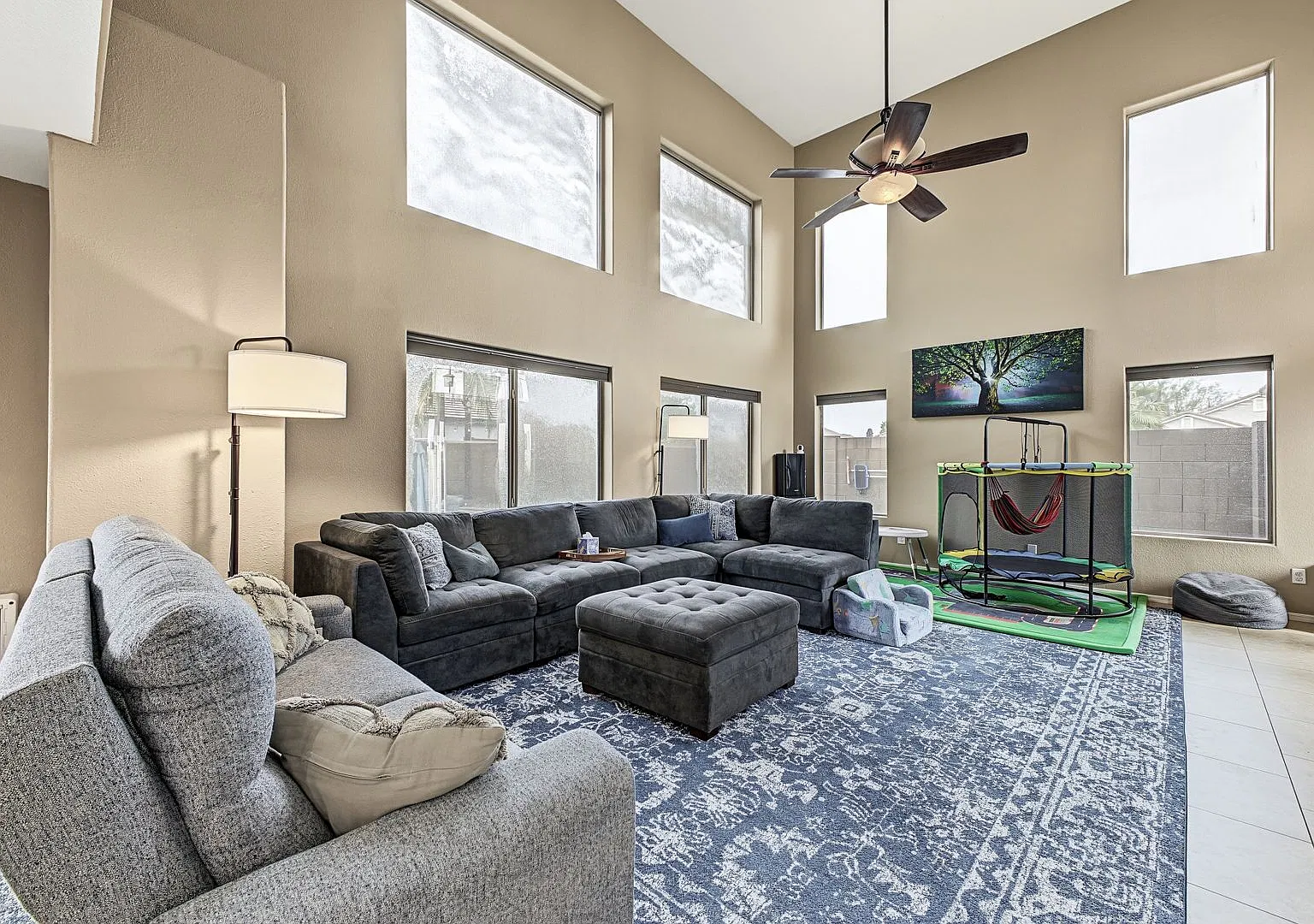 5 Bedroom 3 Bathroom Santa Rita Ranch Poolside Retreat — Photo 4