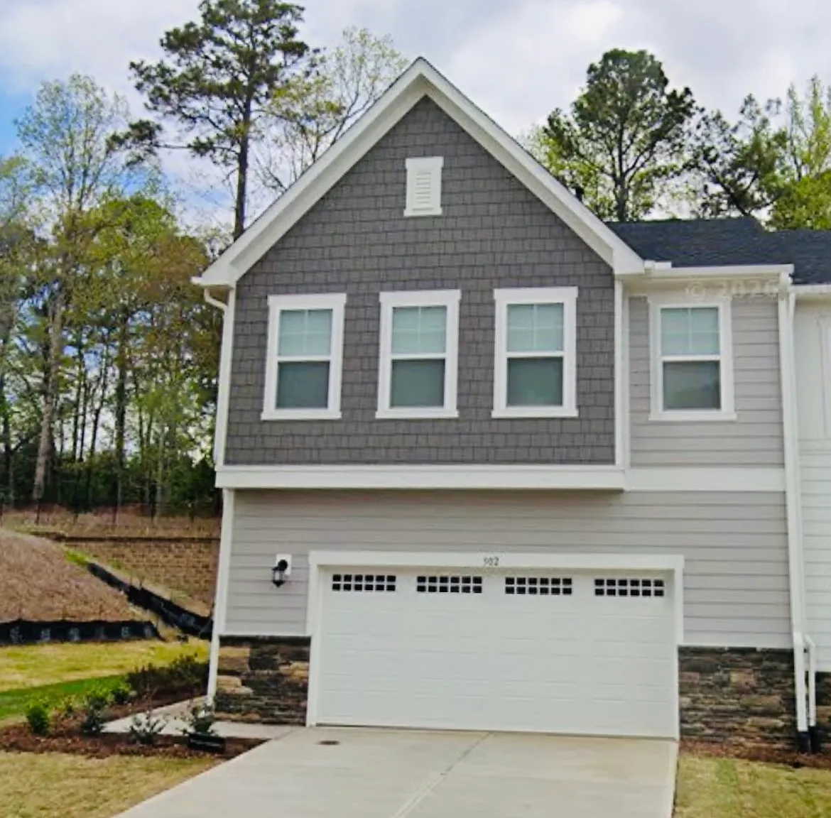 3 bed, 2.5 bath, 1884 sqft, $2,200 — Photo 2
