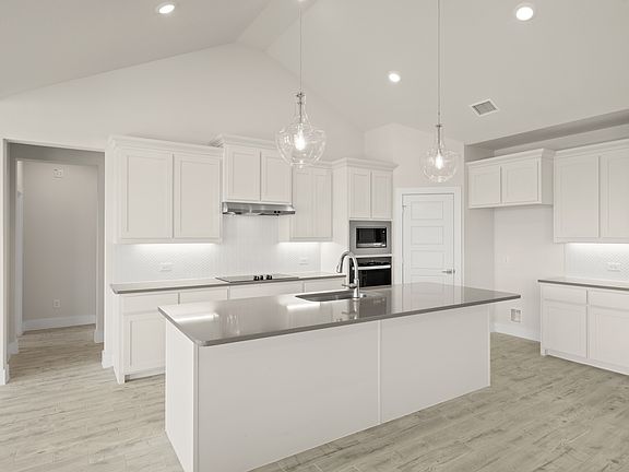 4th image of 2320 Oak Knoll Dr