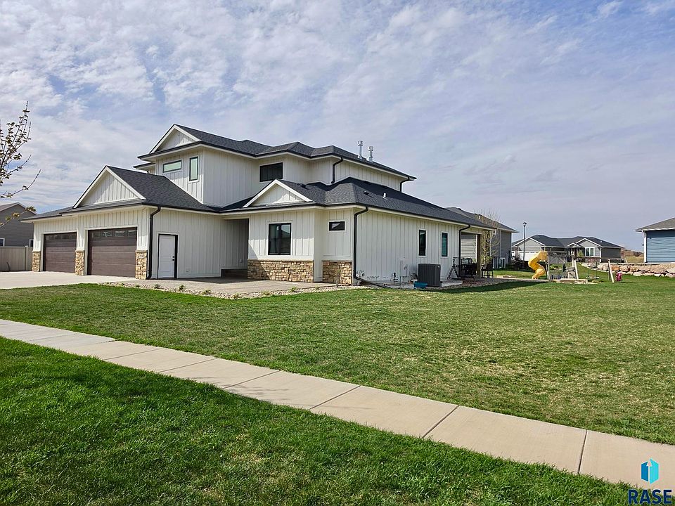 1st image of 2816 E Sunflower Cir