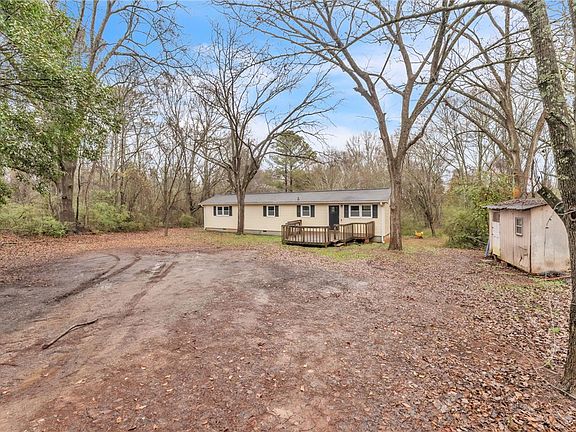 3rd image of 1904 Centerville Rd