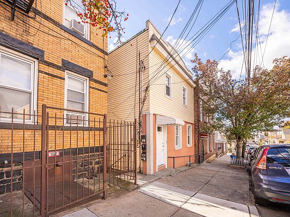 3rd image of 1111 6th St