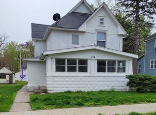 723 W 1st St, Waterloo, IA 50701