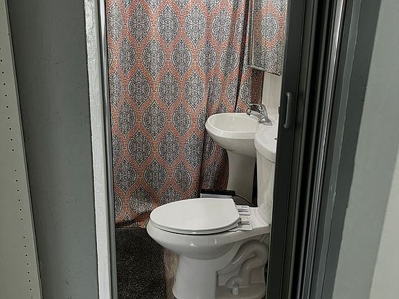 5th image of 1702 S Diamond St