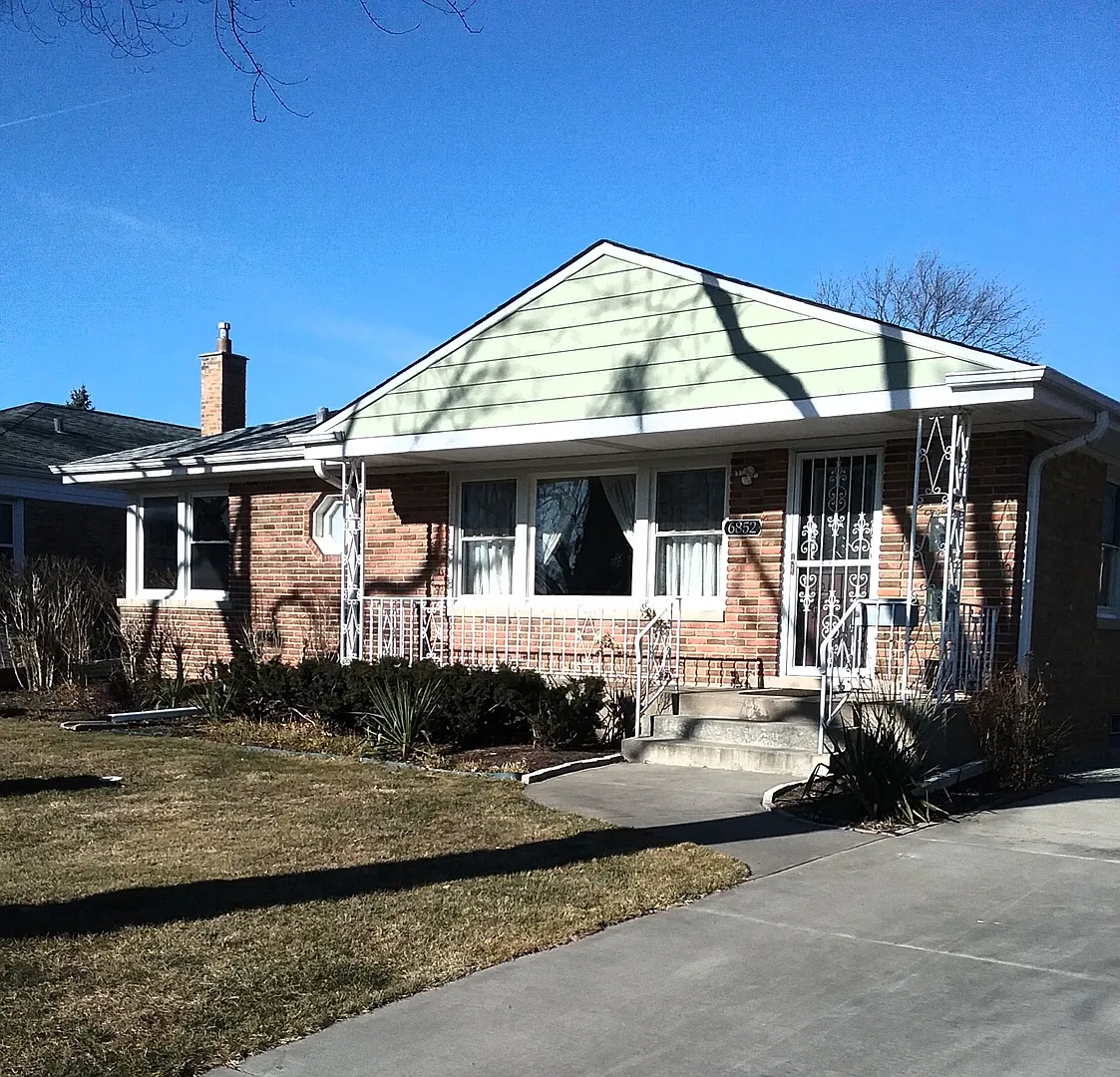 6852 W Keeney St photo 1