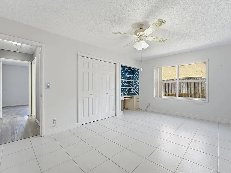 9284 Laurel Green Dr — Photo 23