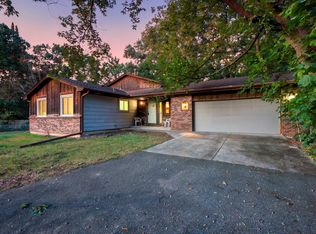8233 Pleasant View Ct, Mounds View, MN 55112