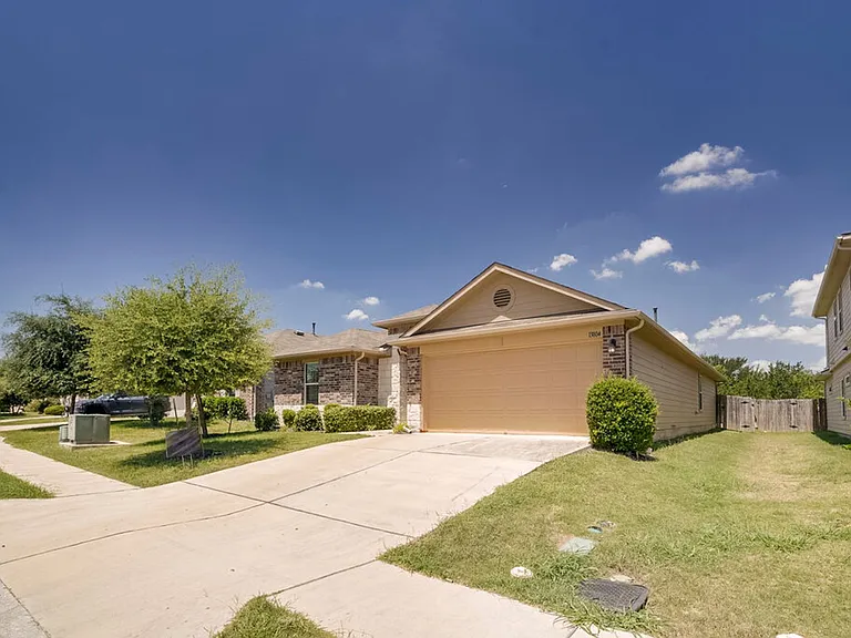 13804 Cantarra Dr — Photo 2