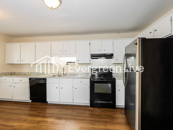 3rd image of 131 Driftwood Cir