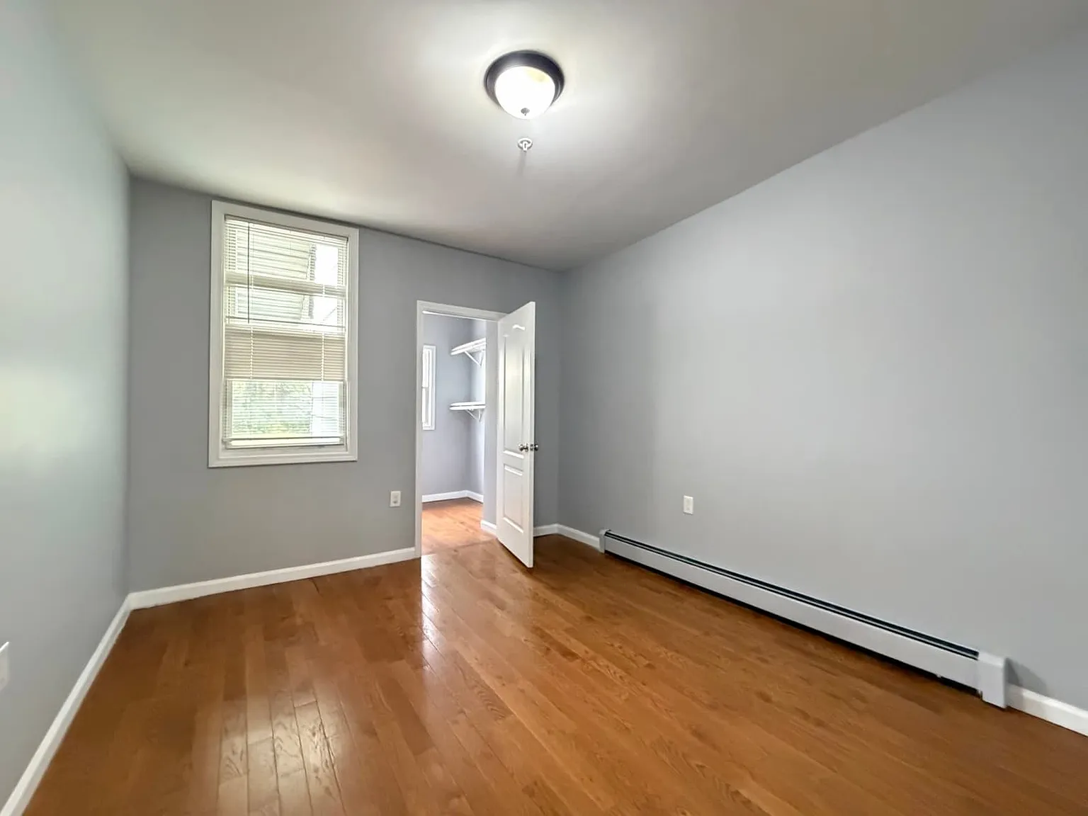 2 bed, 800 sqft, $2,200 — Photo 3