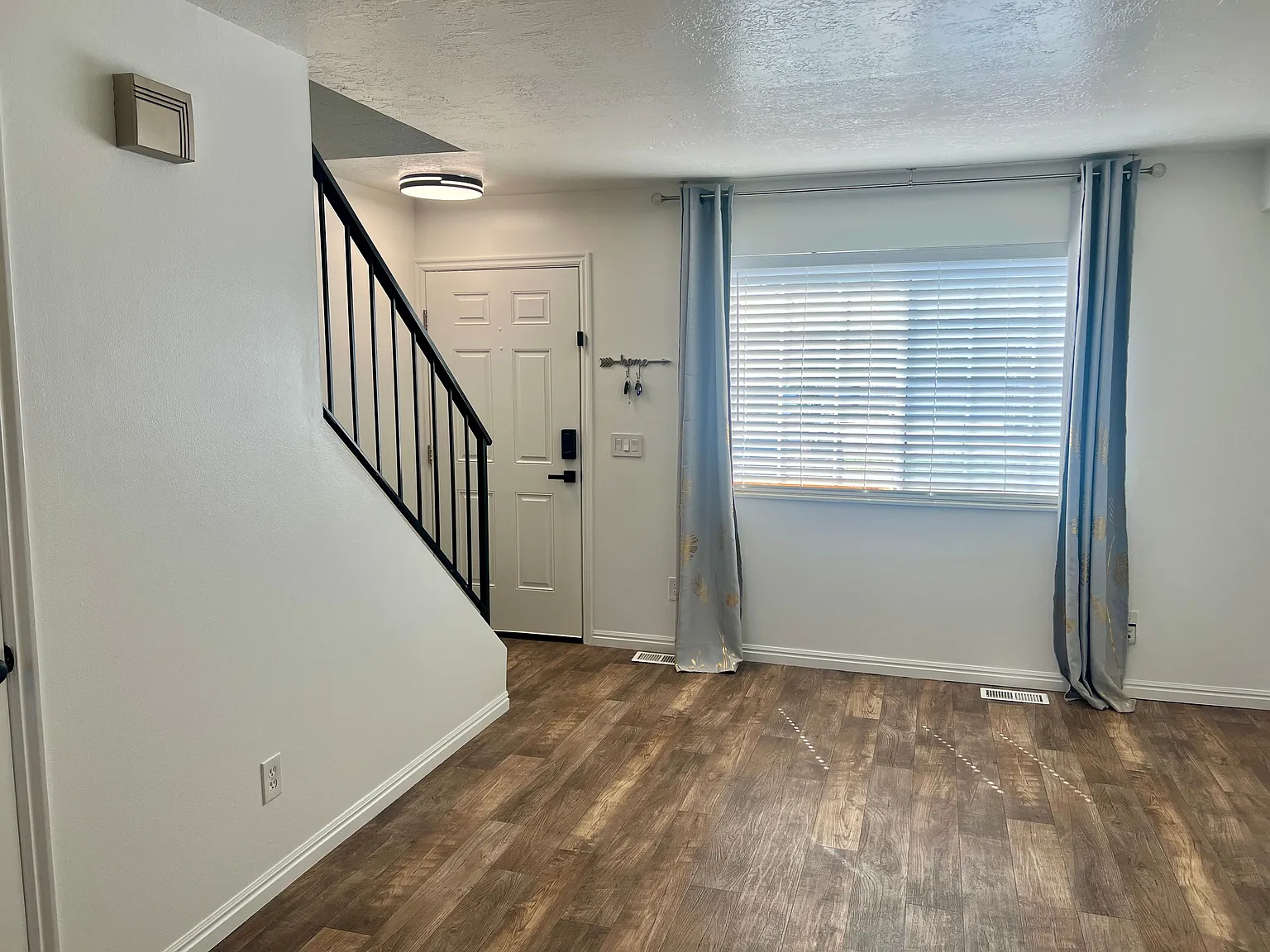 2 bed, 1.0 bath, 1000 sqft, $1,495 — Photo 2