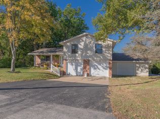 1561 Birdie Hills Rd, Saint Peters, MO 63376