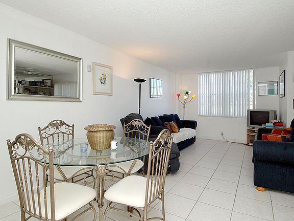 4th image of 1600 SE 15th St APT 215