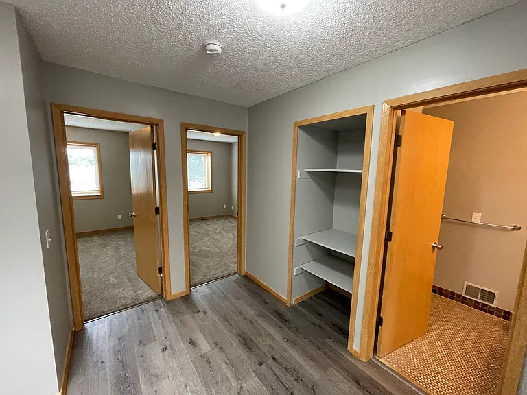 350 Oakwood Dr — Photo 20