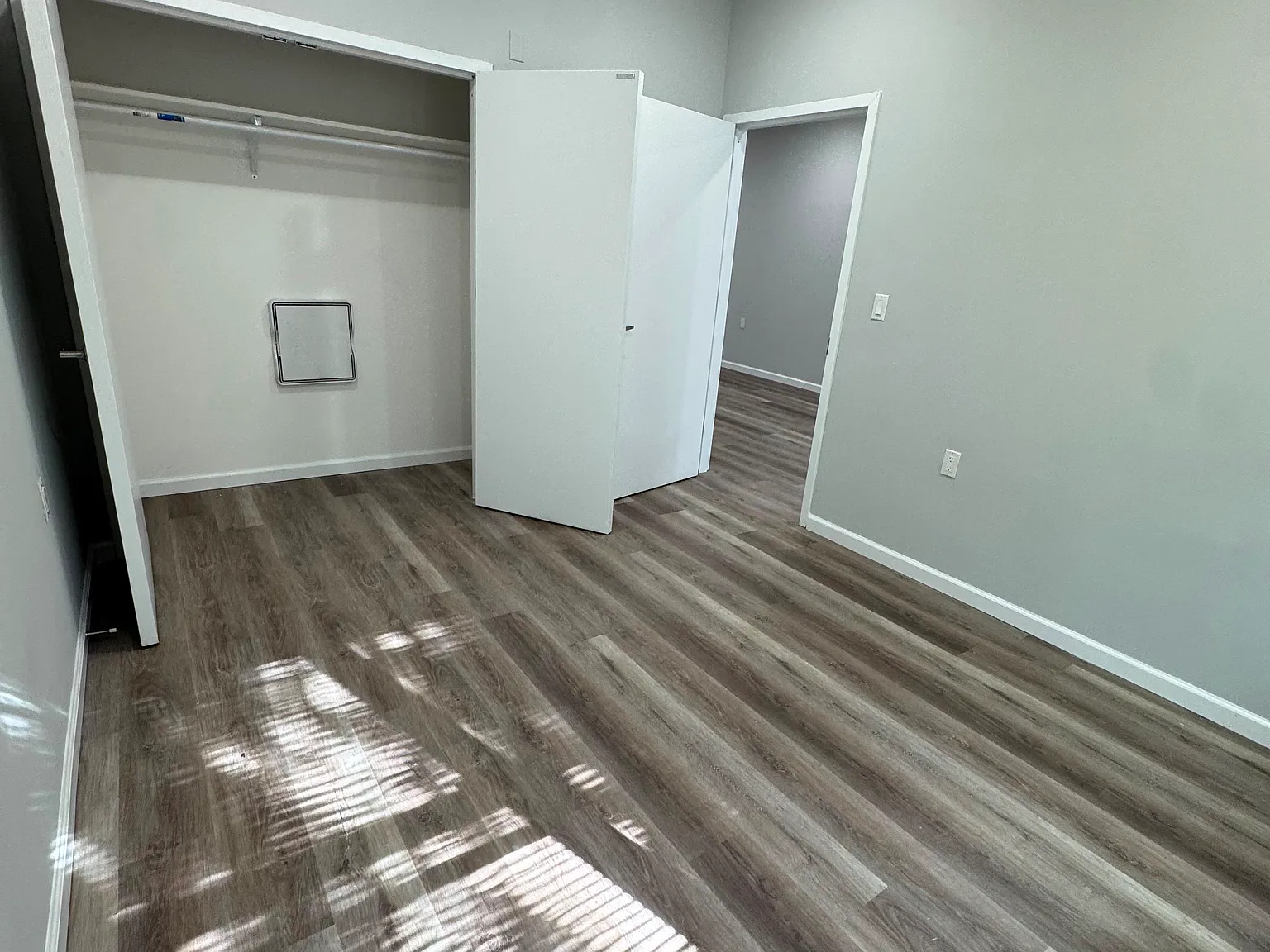 1 bed, $1,881 — Photo 2