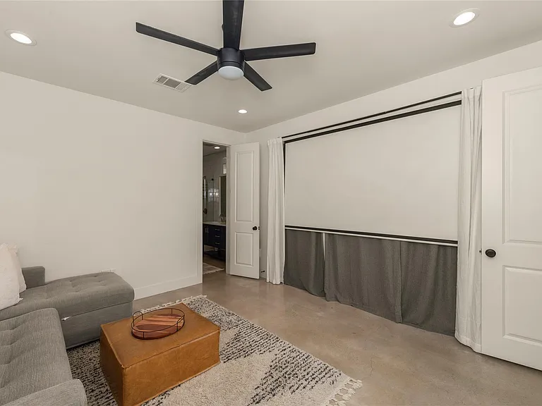 1129 Henninger St #B — Photo 12