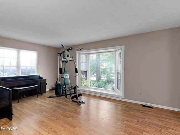 5th image of 11300 Twin View Dr