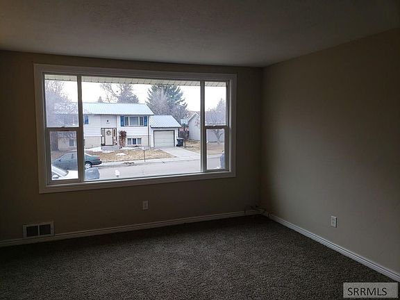 3rd image of 582 Neptune Dr