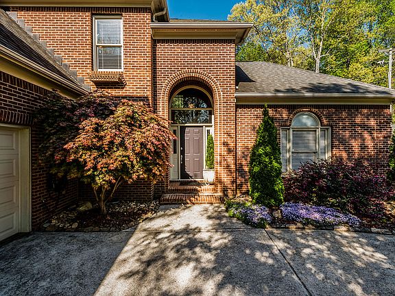 2nd image of 1605 Leeland Way