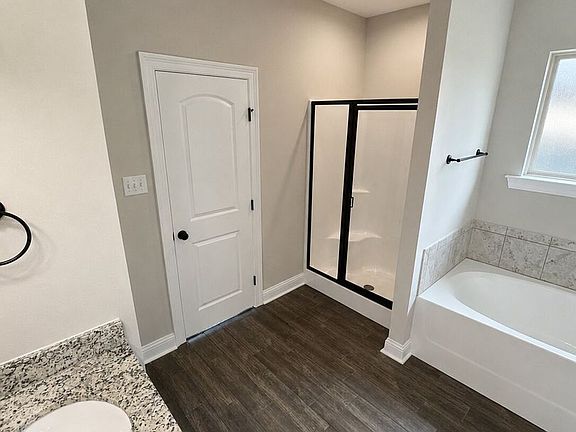 5th image of 606 Acacia Dr