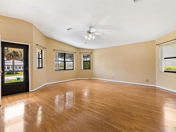 4th image of 1532 E SCHWARTZ BOULEVARD