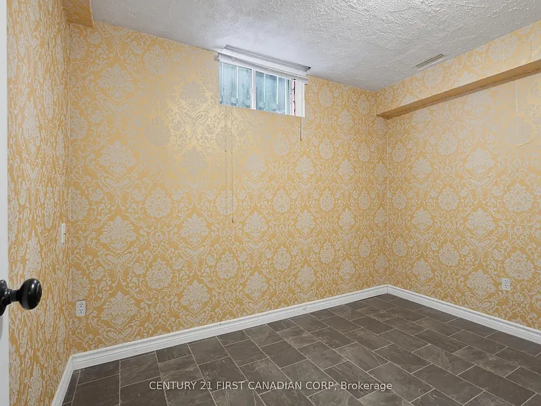 761 Blacksmith St — Photo 33