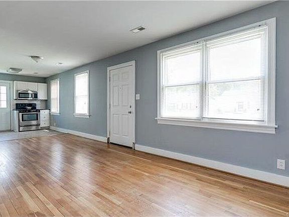 4th image of 112 S Ivy Ave