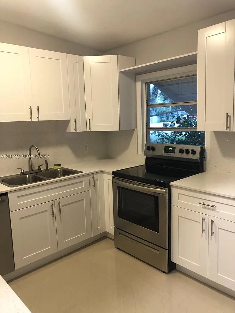 3 bed, 1.0 bath, $1,800 — Photo 3