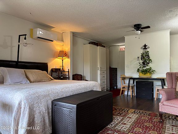5th image of 206 Lakeside Villa