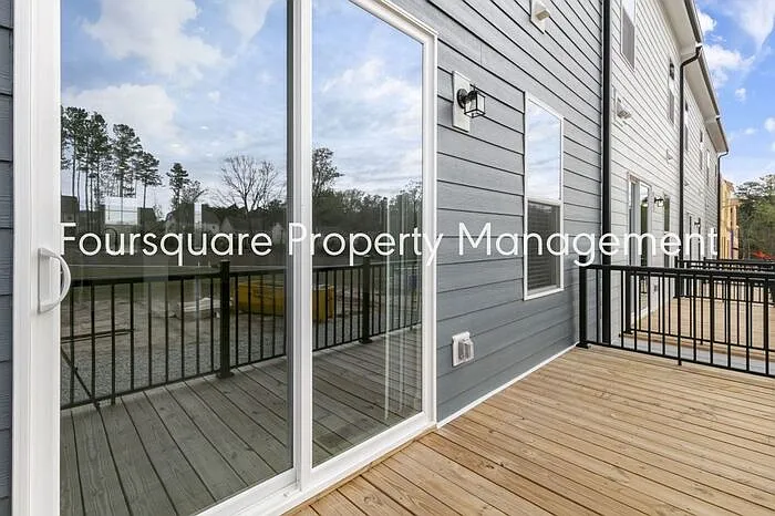 1424 Grove Village Rd — Photo 7