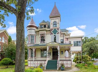 214 S State St, Elgin, IL 60123