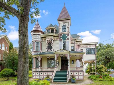 214 S State St, Elgin, IL, 60123