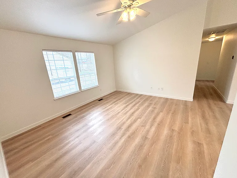 3144 S Virginia Ave — Photo 5